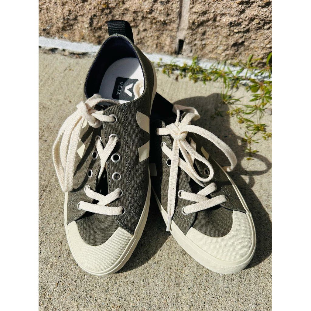 Veja Wata II Canvas Low Sneakers - Size5 – Chic Boutique Consignments