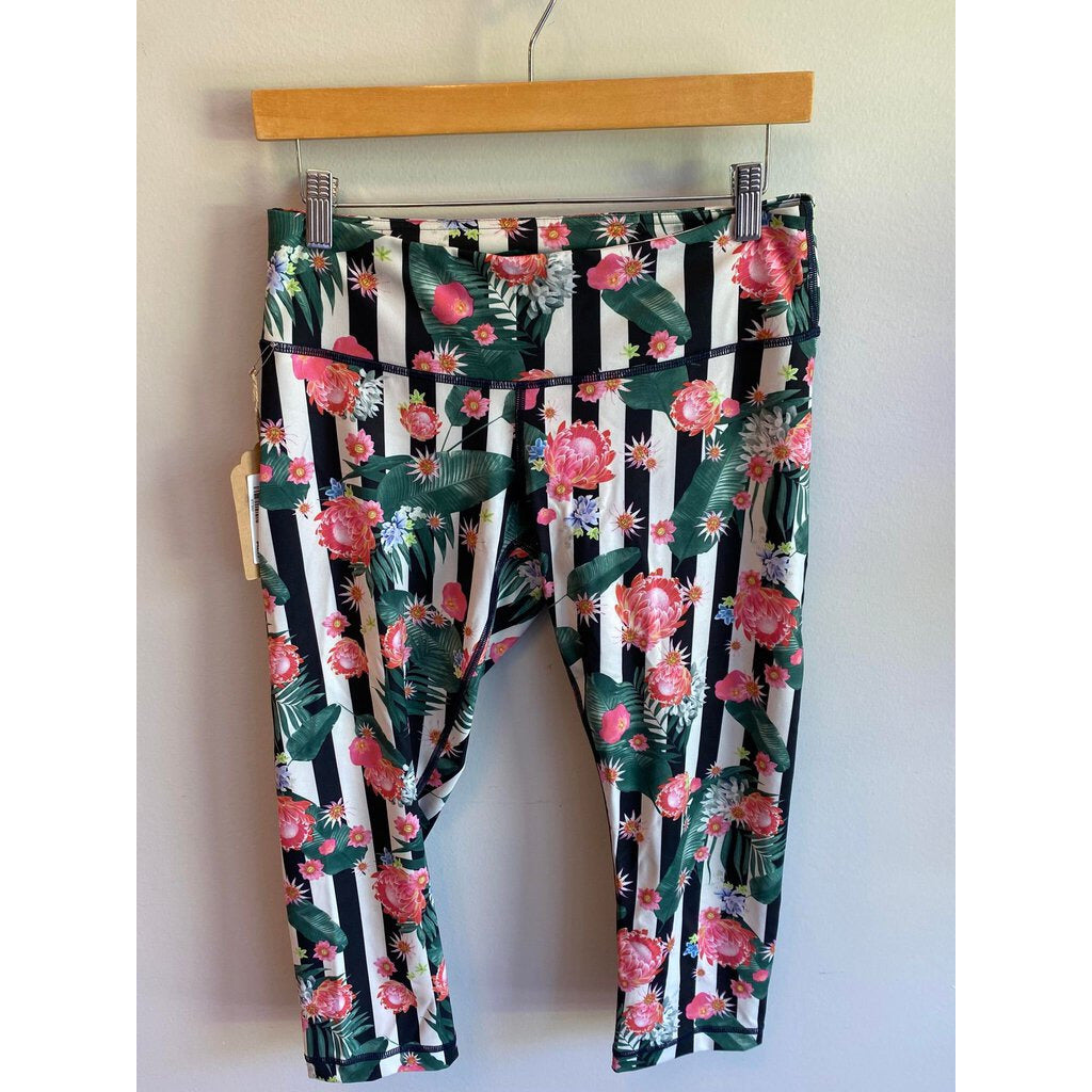 Lululemon Jet Crop *Print in Pretty Palm Black Angel Wing - Size 8 – Chic  Boutique Consignments