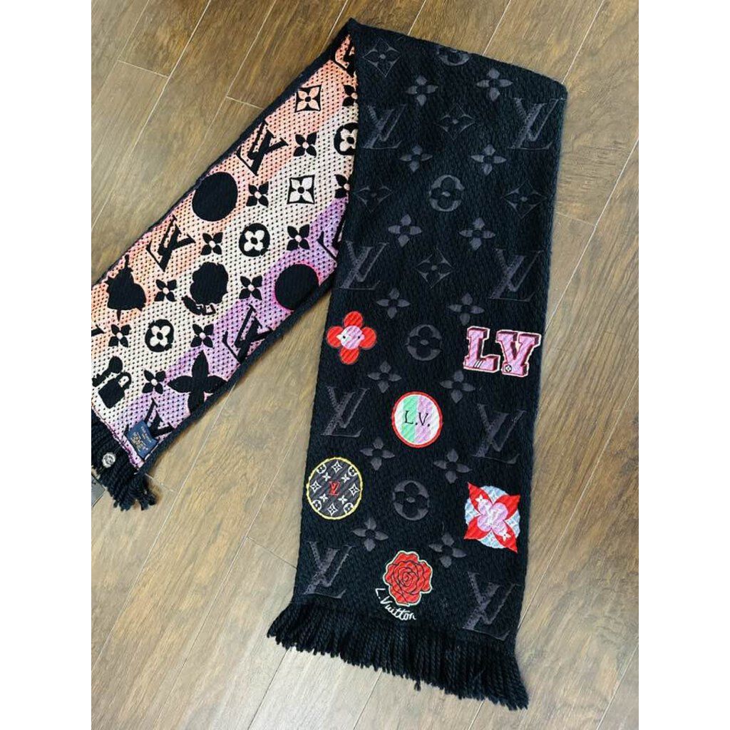 Louis Vuitton Logomania Silk Stories Wool Scarf – Chic Boutique Consignments