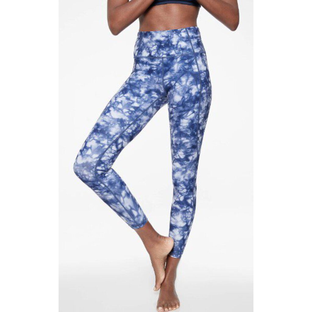 Athleta TieDye Salutation 7/8 Leggings in Navy - Size XS – Chic Boutique  Consignments
