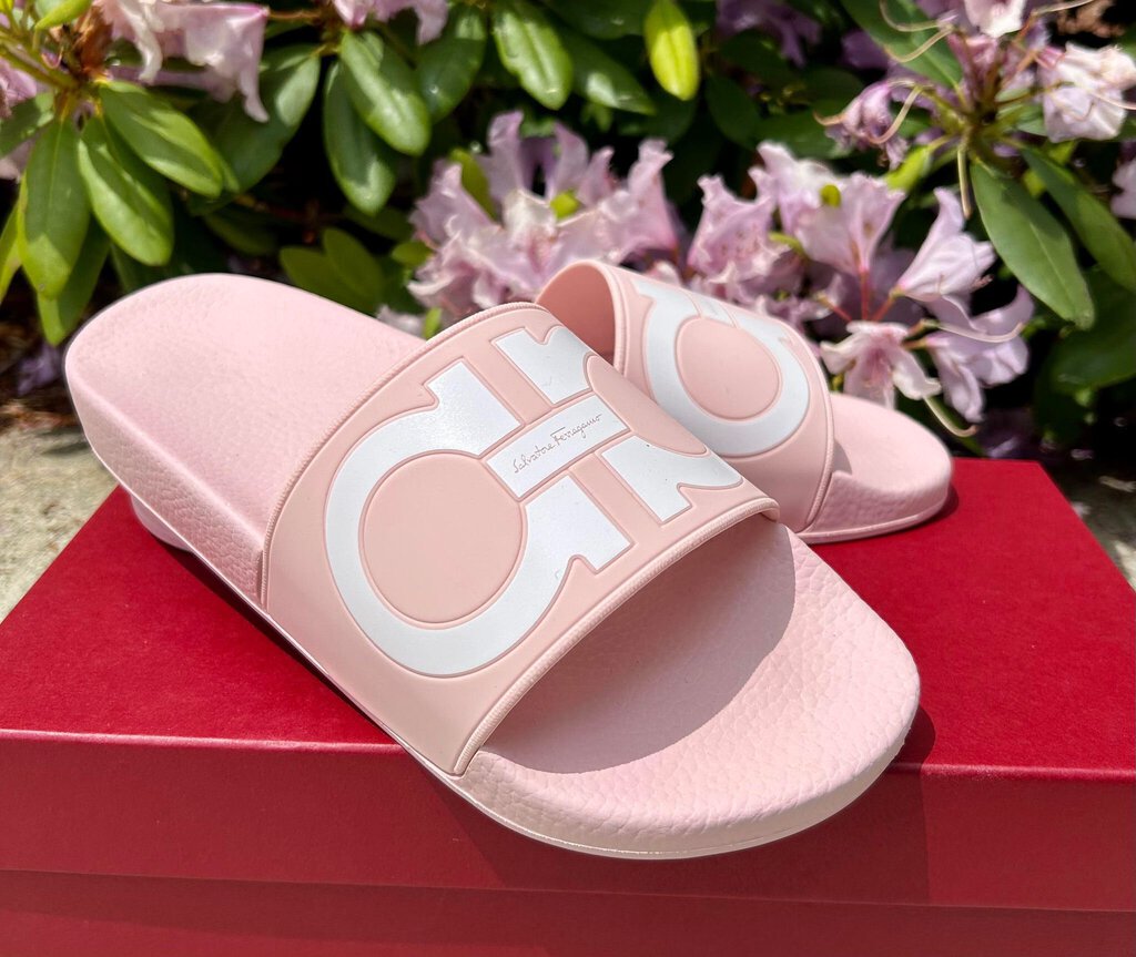 【SALVATORE FERRAGAMO】GANCINI SLIDES Salvatore Ferragamo Black Double Gancini Slides – ICETIME LUXE