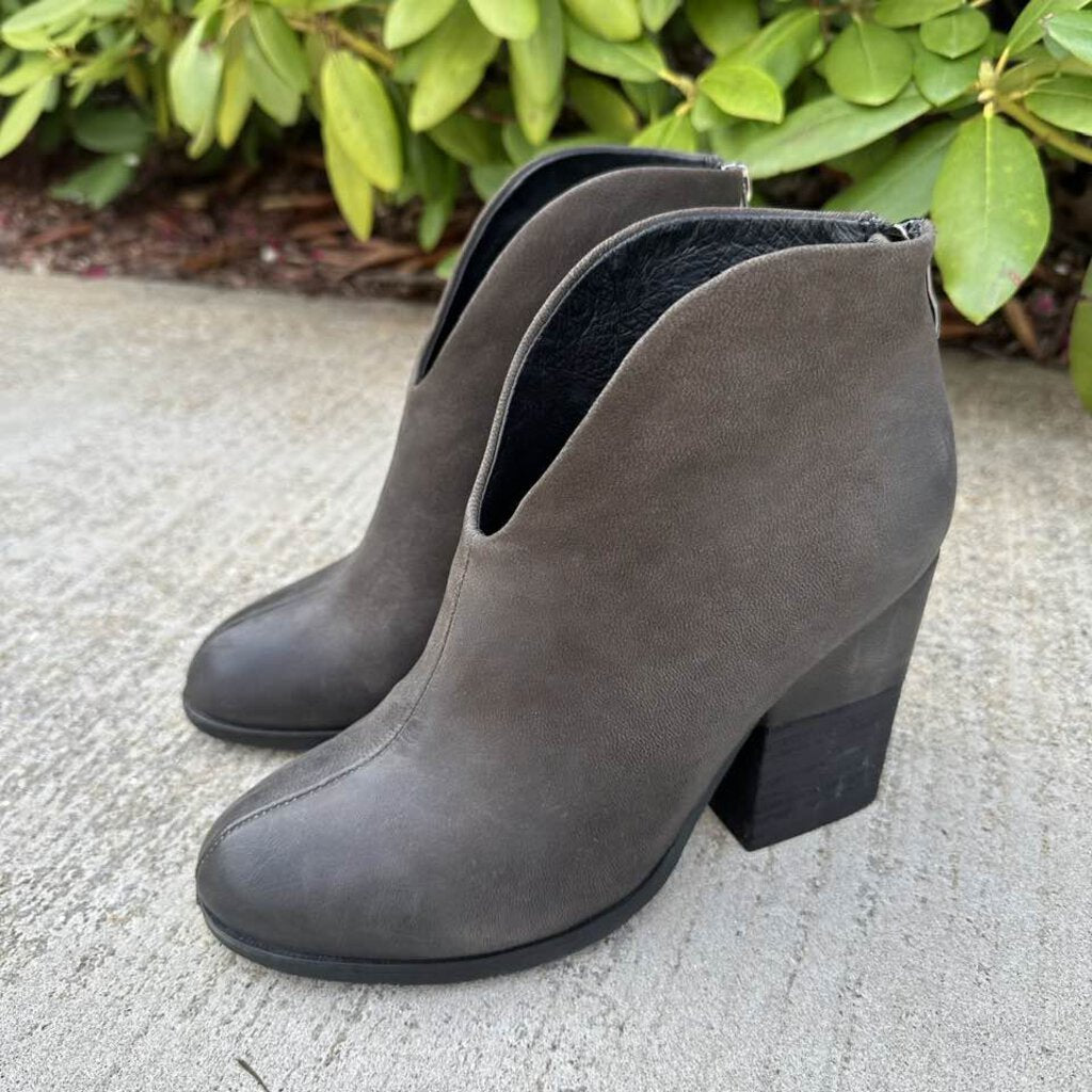 Antelope 905 Hi Clevage Bootie - Size 36