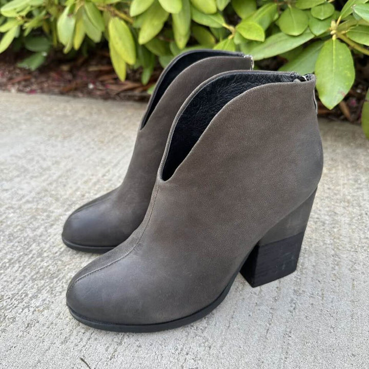 Antelope 905 Hi Clevage Bootie - Size 36