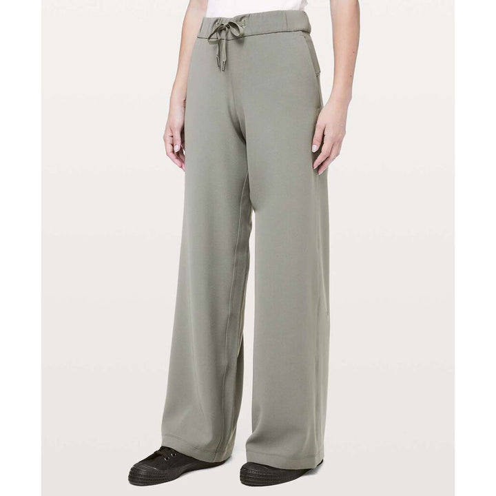 Lululemon On The Fly Pant *Wide Leg Woven 31.5" in Grey Sage - Size 6