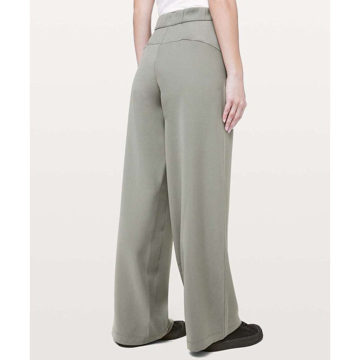 Lululemon On The Fly Pant *Wide Leg Woven 31.5" in Grey Sage - Size 6