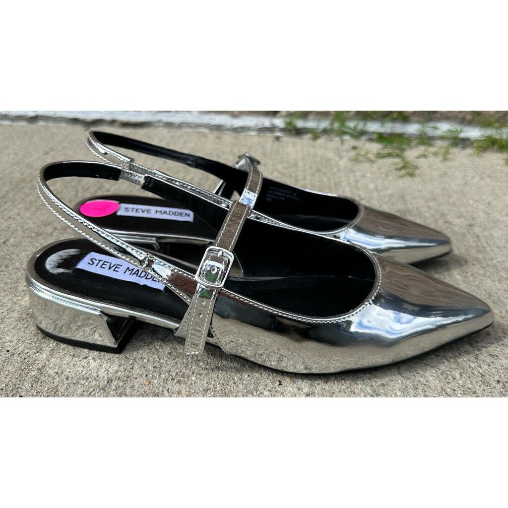 Steve Madden Pointed Toe Flats - Size 7