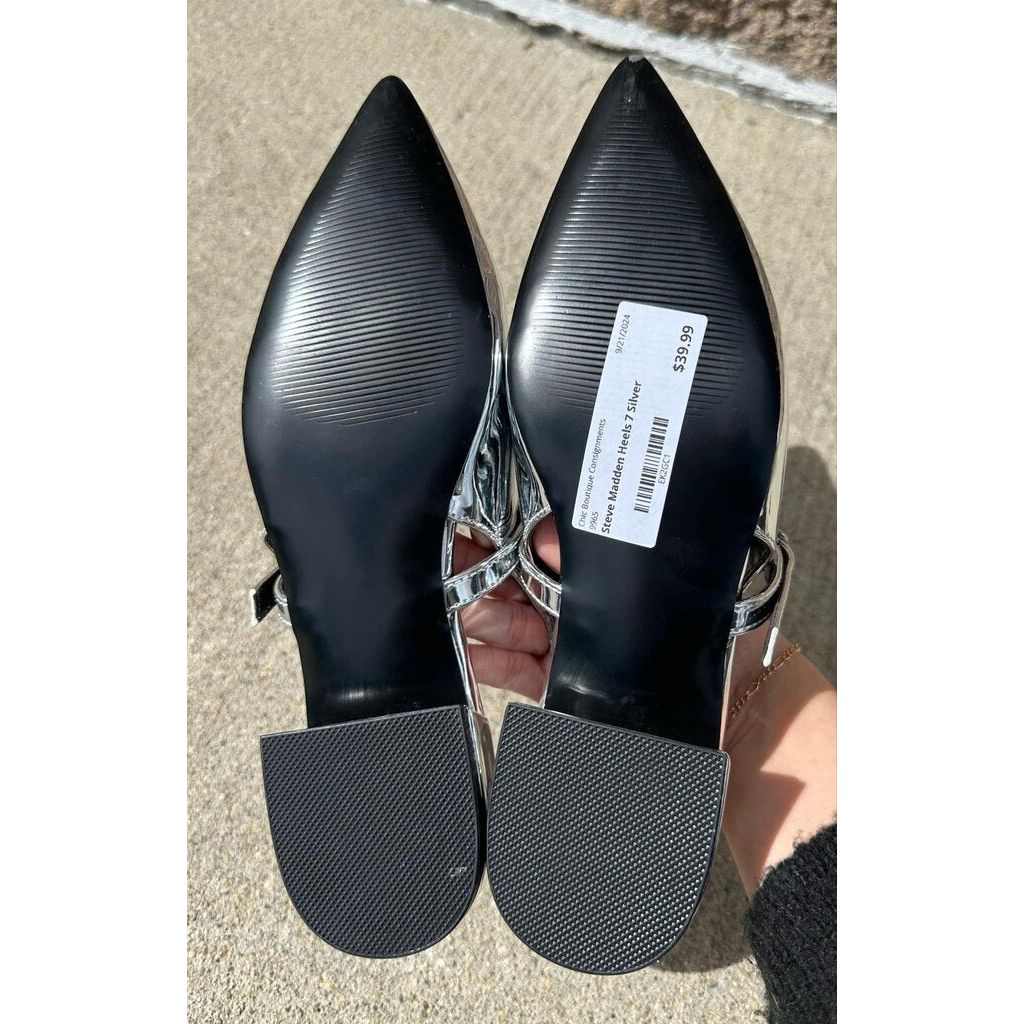 Steve Madden Pointed Toe Flats - Size 7