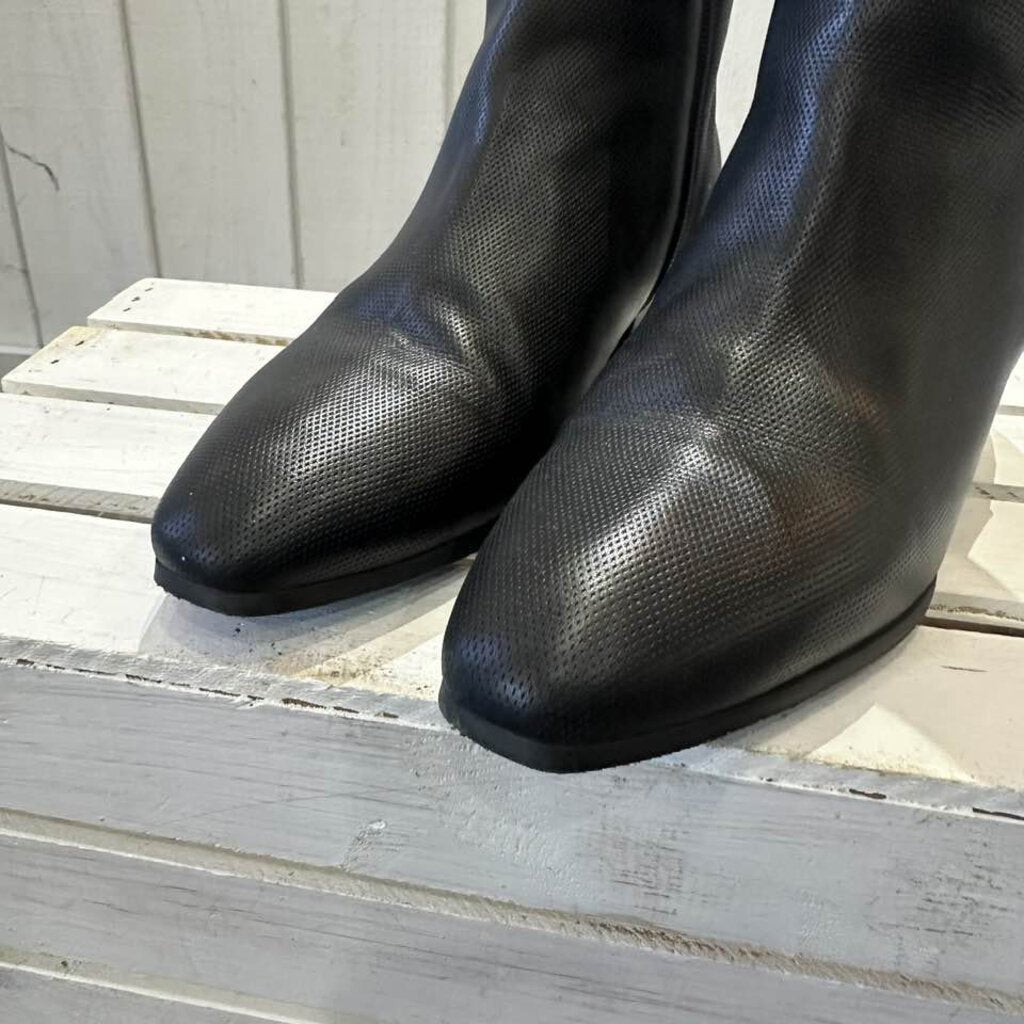 Aquatalia Fuoco Embossed Calf Ankle Booties - Size 10