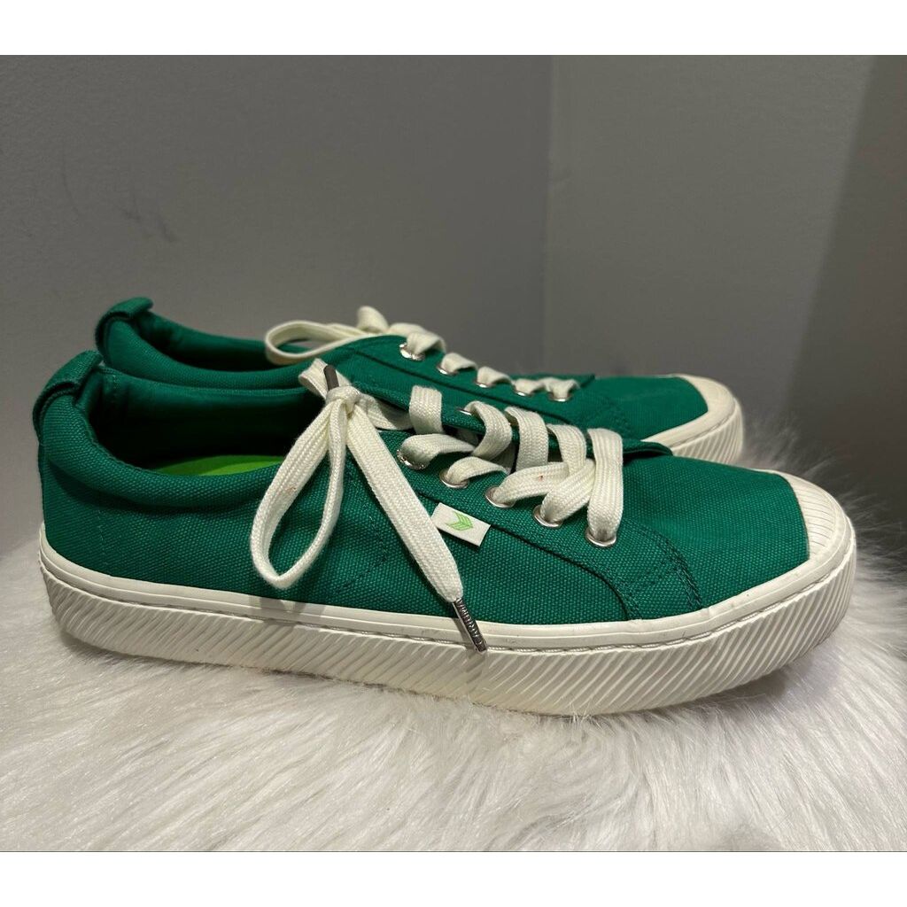 Cariuma Green Canvas Oca Low Sneakers - Size 7.5