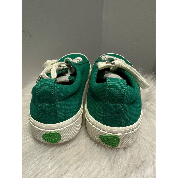 Cariuma Green Canvas Oca Low Sneakers - Size 7.5