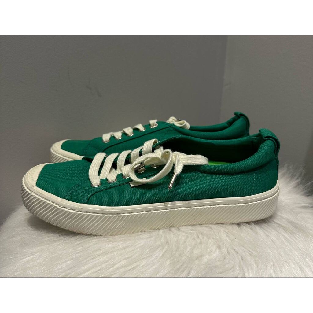 Cariuma Green Canvas Oca Low Sneakers - Size 7.5