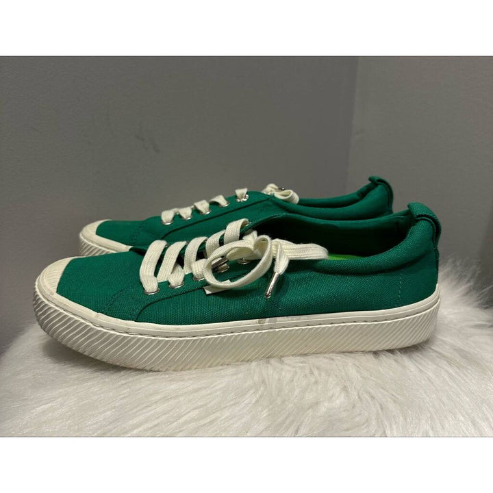 Cariuma Green Canvas Oca Low Sneakers - Size 7.5
