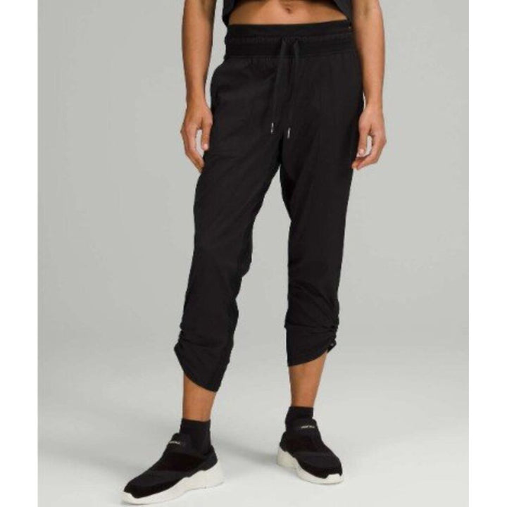 Lululemon Dance Studio Mid-Rise Crop 25" in Black - Size 2