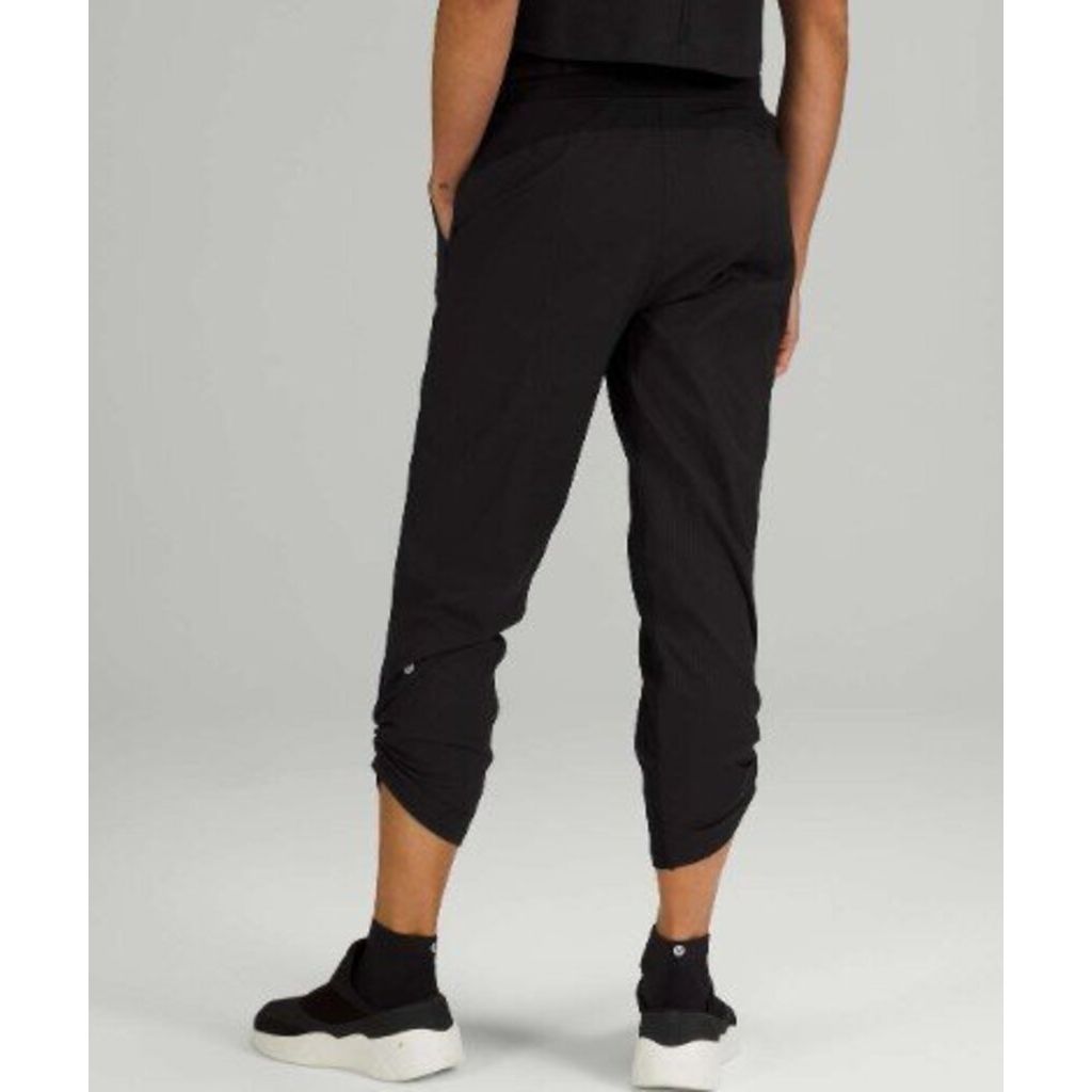 Lululemon Dance Studio Mid-Rise Crop 25" in Black - Size 2