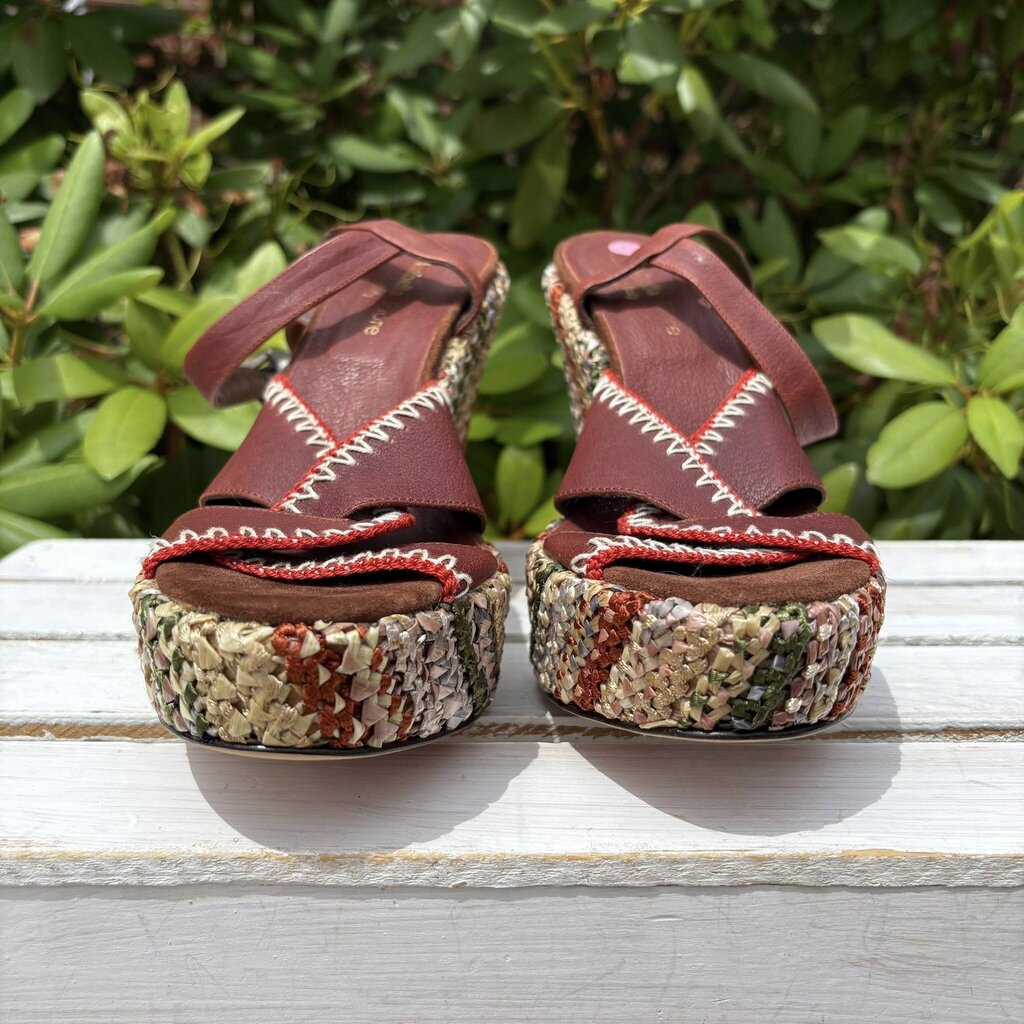 Isabella Fiore Embroidered Leather Wedge Sandals - Size 10