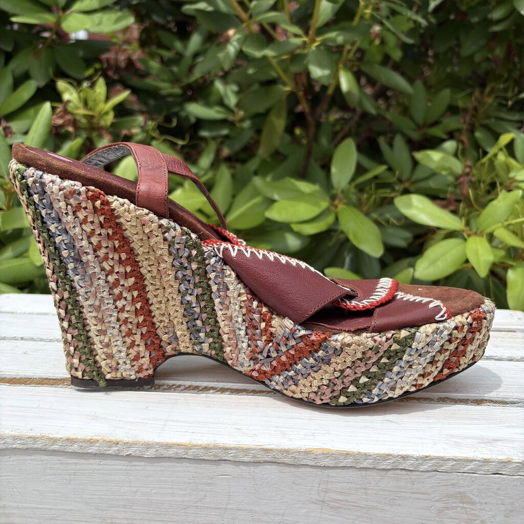 Isabella Fiore Embroidered Leather Wedge Sandals - Size 10