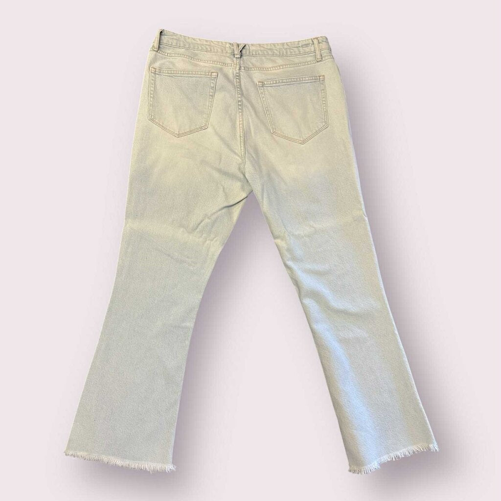 Vineyard Vines NWT High Rise Kick Flare Jeans in Light Indigo - Size 32