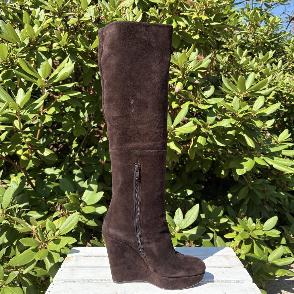 Stuart Weitzman Molten Wedge Boots in Cola Suede - Size 6.5