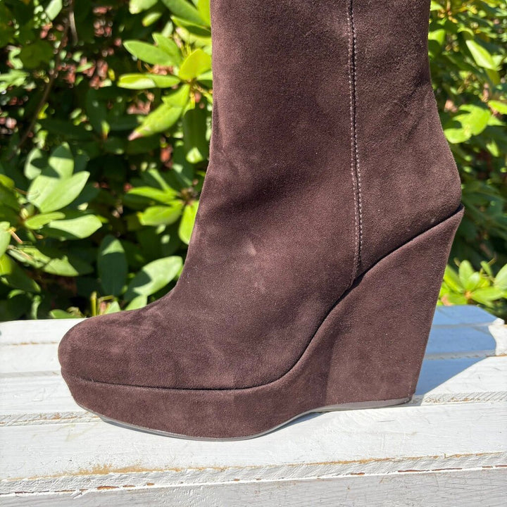 Stuart Weitzman Molten Wedge Boots in Cola Suede - Size 6.5