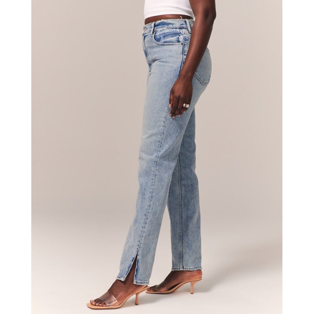 Abercrombie & Fitch Curve Love Ultra High Rise 90s Straight Jean - Size 24