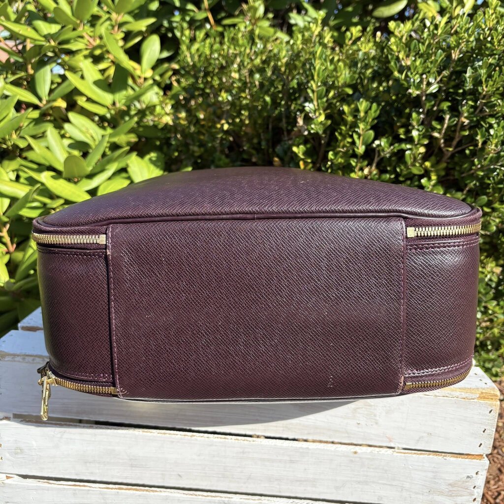 Louis Vuitton Taïga Tura 2 Way Travel Bag