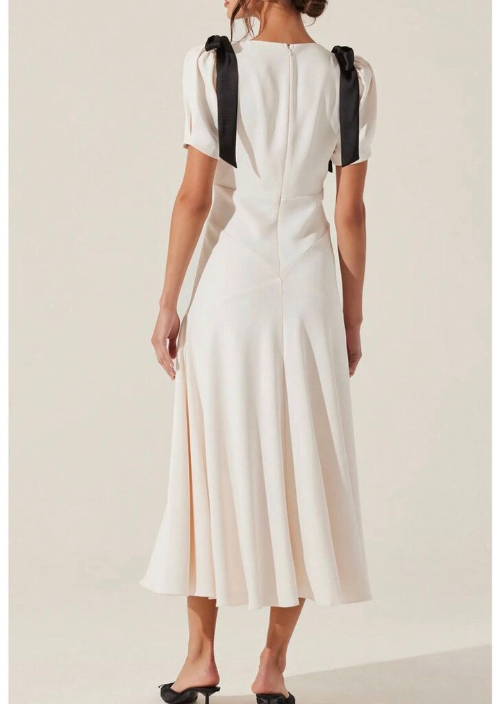 ASTR The Label NWT Ciela Bow Sleeve Midi Dress - Size Small (Retails for $184)