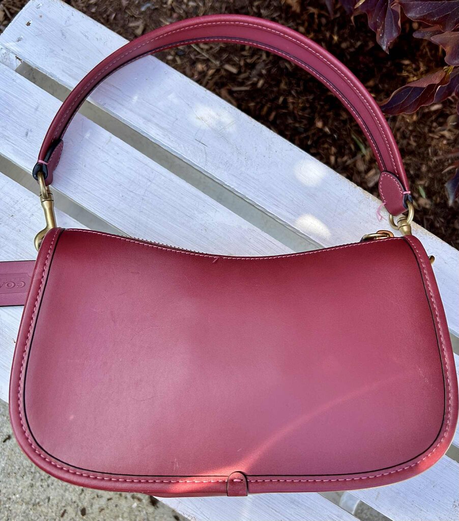 Coach Swinger 20 in Glovetanned Leather (Retails for $200)