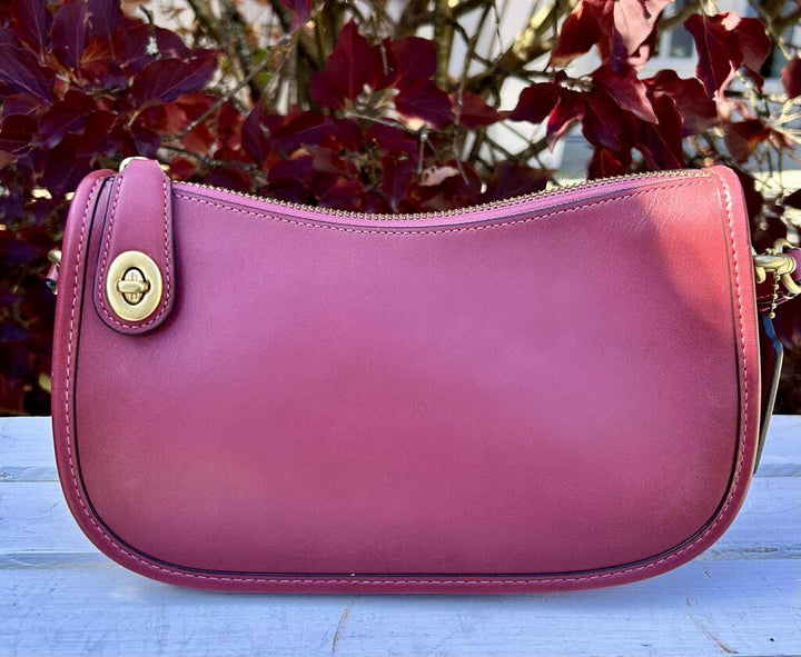 Coach Swinger 20 in Glovetanned Leather (Retails for $200)