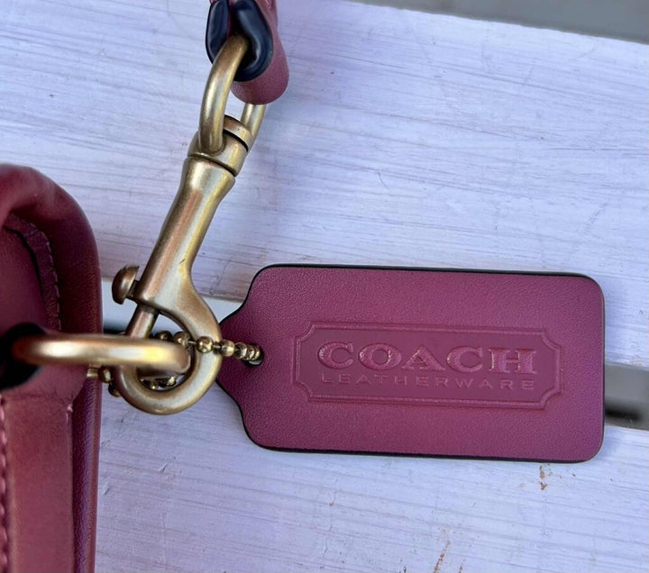 Coach Swinger 20 in Glovetanned Leather (Retails for $200)
