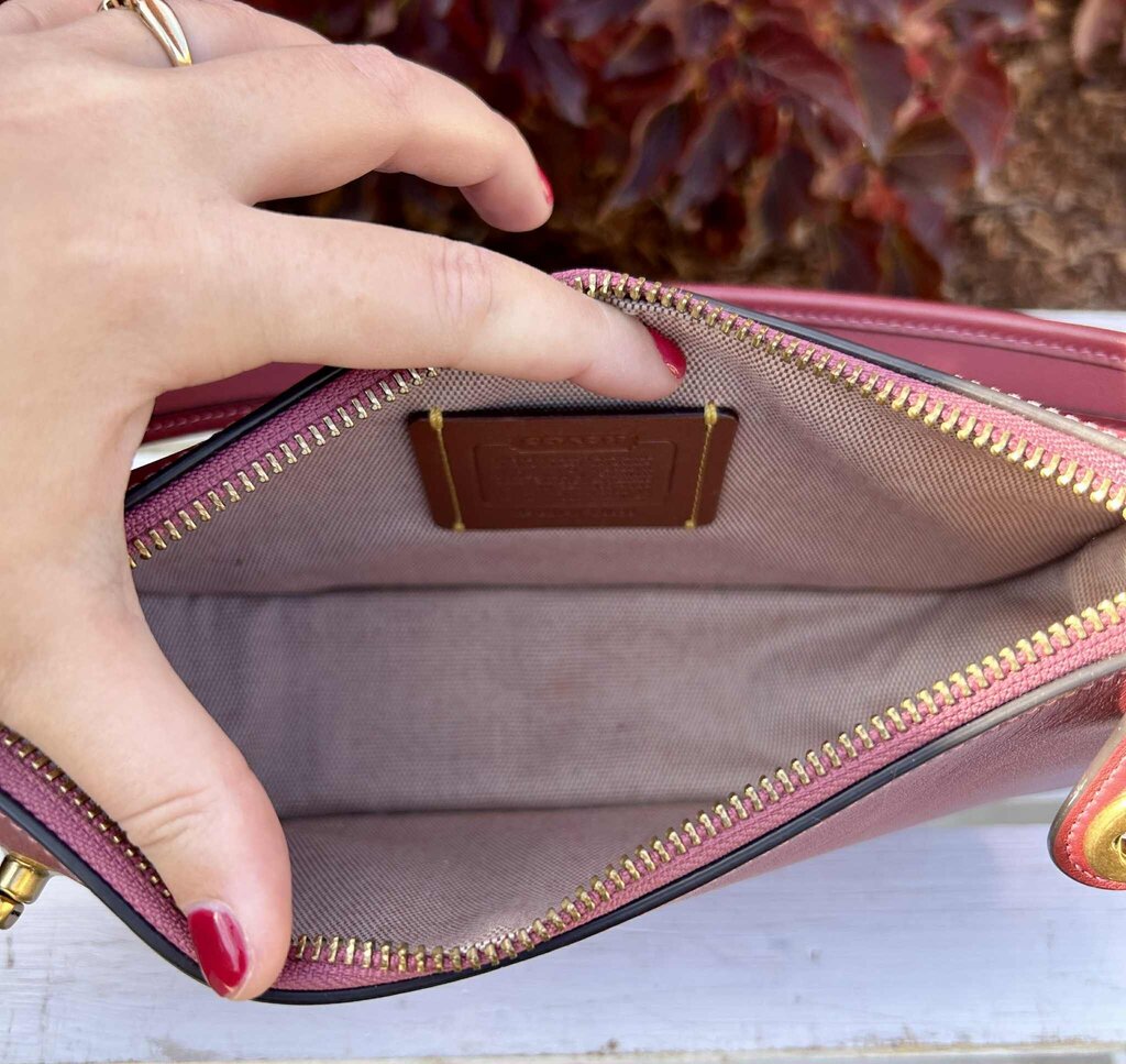 Coach Swinger 20 in Glovetanned Leather (Retails for $200)