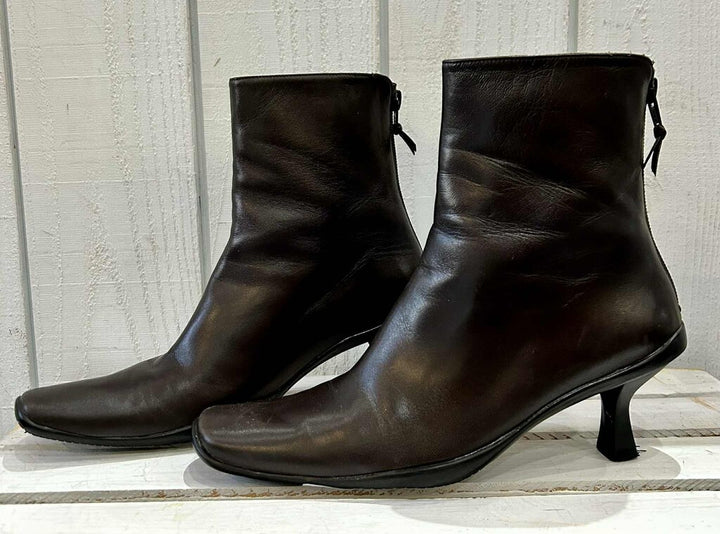 Stuart Weitzman Kitten Heel Pointed Leather Ankle Boots - Size 7