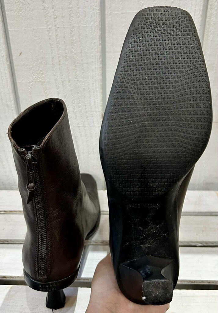 Stuart Weitzman Kitten Heel Pointed Leather Ankle Boots - Size 7