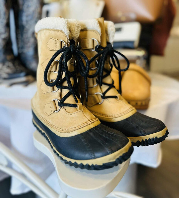 Sorel Caribou Slim Boots - Size 8