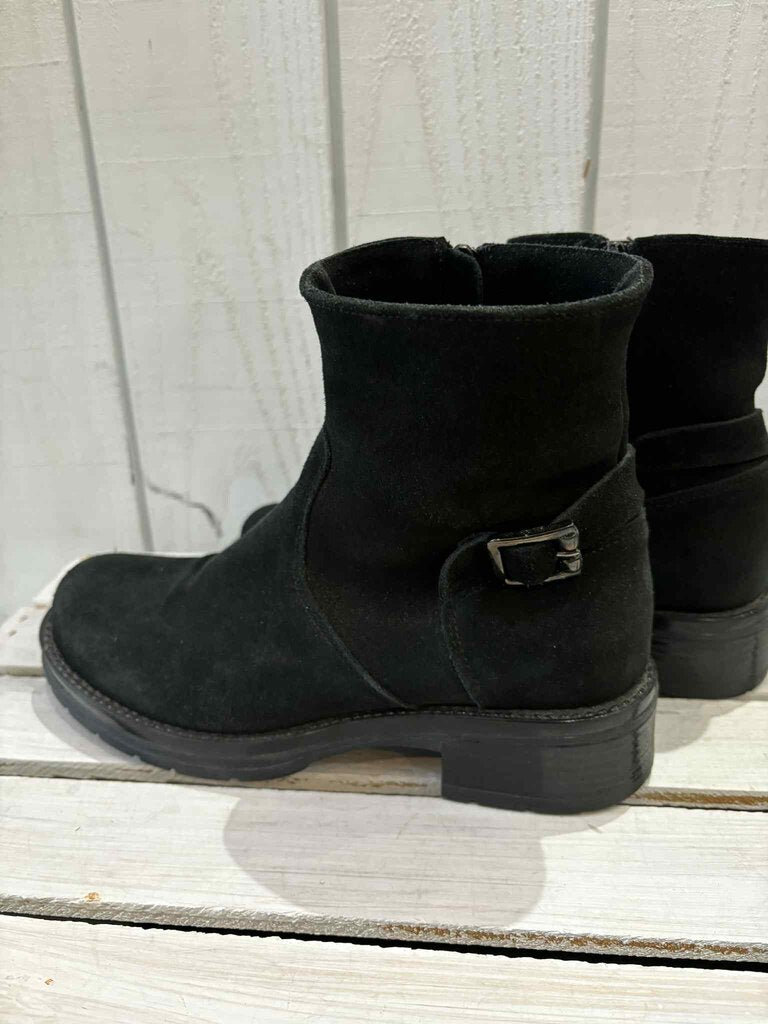 La Canadienne Gavan Suede Buckle Booties - Size 6