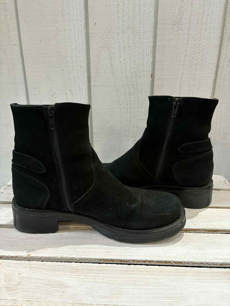 La Canadienne Gavan Suede Buckle Booties - Size 6