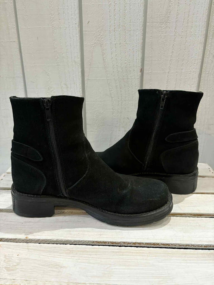 La Canadienne Gavan Suede Buckle Booties - Size 6