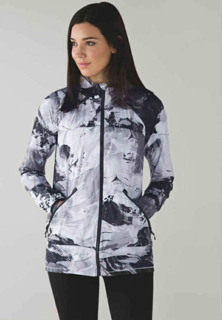 Lululemon Miss Misty Jacket II in Biggie Pigment Wave White Black (Retails $128) - Size 6