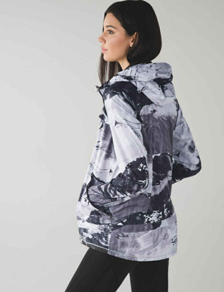 Lululemon Miss Misty Jacket II in Biggie Pigment Wave White Black (Retails $128) - Size 6