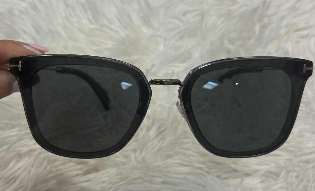Tom Ford TF726K Sunnies w/ Case
