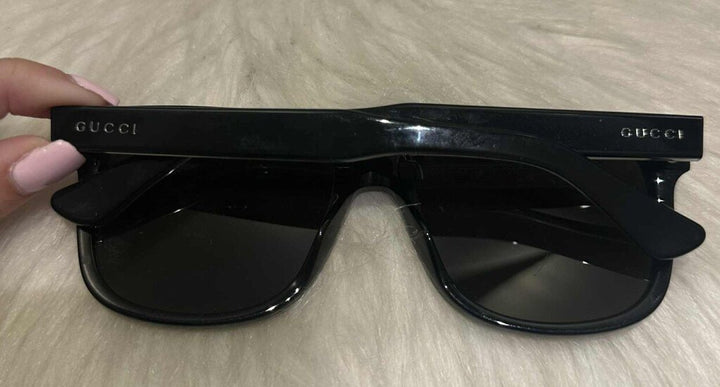 Gucci GG0050S Sunnies w/ Case