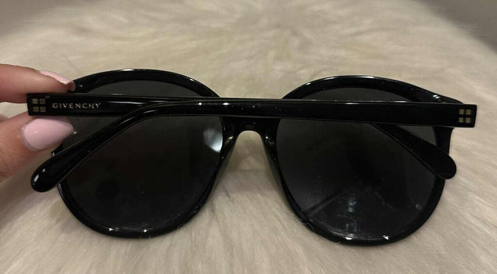 Givenchy GV7107 Sunnies w/ Case