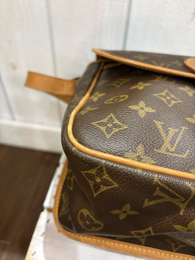 Louis Vuitton Monogram Sac Gibeciere