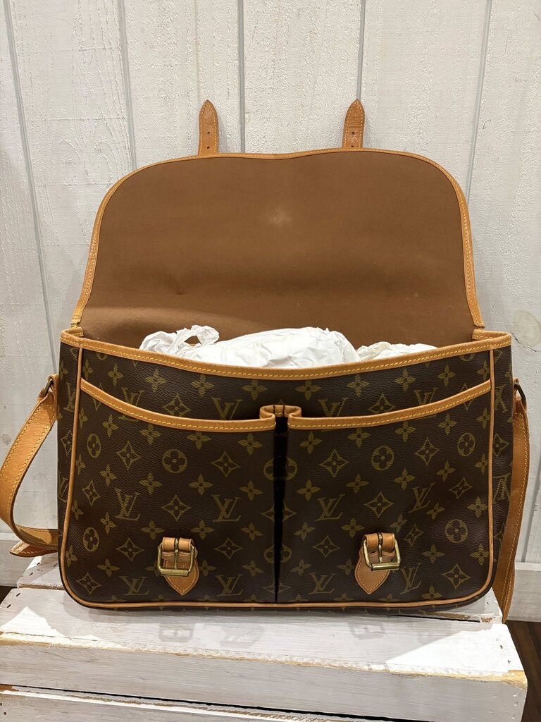 Louis Vuitton Monogram Sac Gibeciere