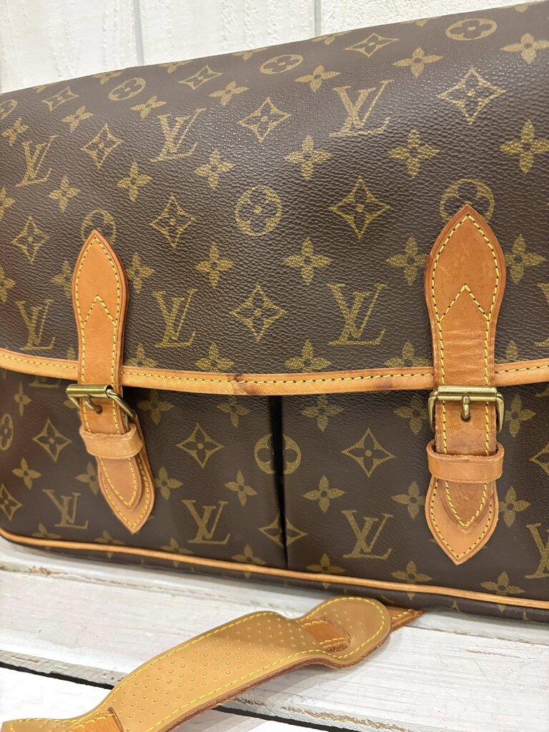 Louis Vuitton Monogram Sac Gibeciere