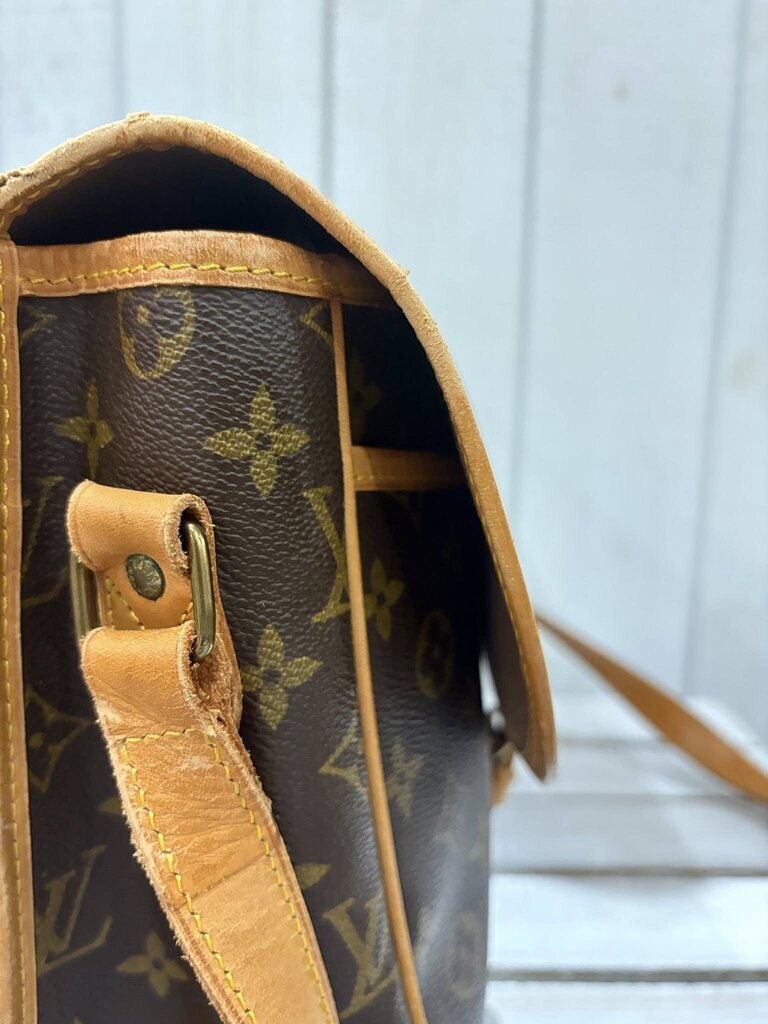 Louis Vuitton Monogram Sac Gibeciere