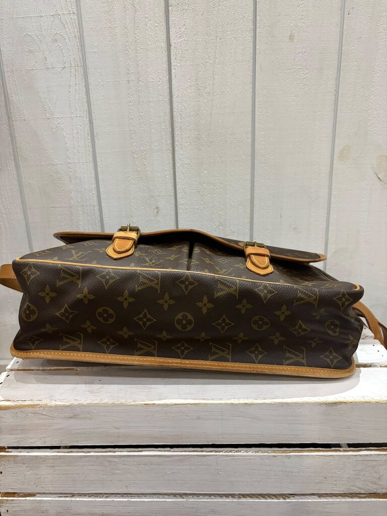 Louis Vuitton Monogram Sac Gibeciere