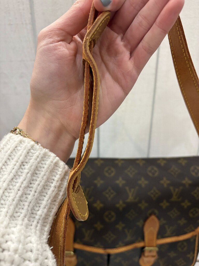 Louis Vuitton Monogram Sac Gibeciere