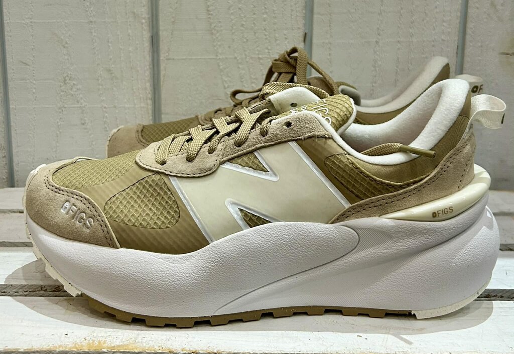 FIGS | New Balance 3447 Sneakers - Size 7