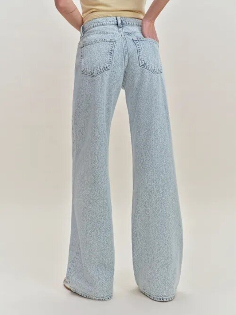 Reformation Cary Low Rise Slouchy Wide Leg Jeans (Retails for $178) - Size 29
