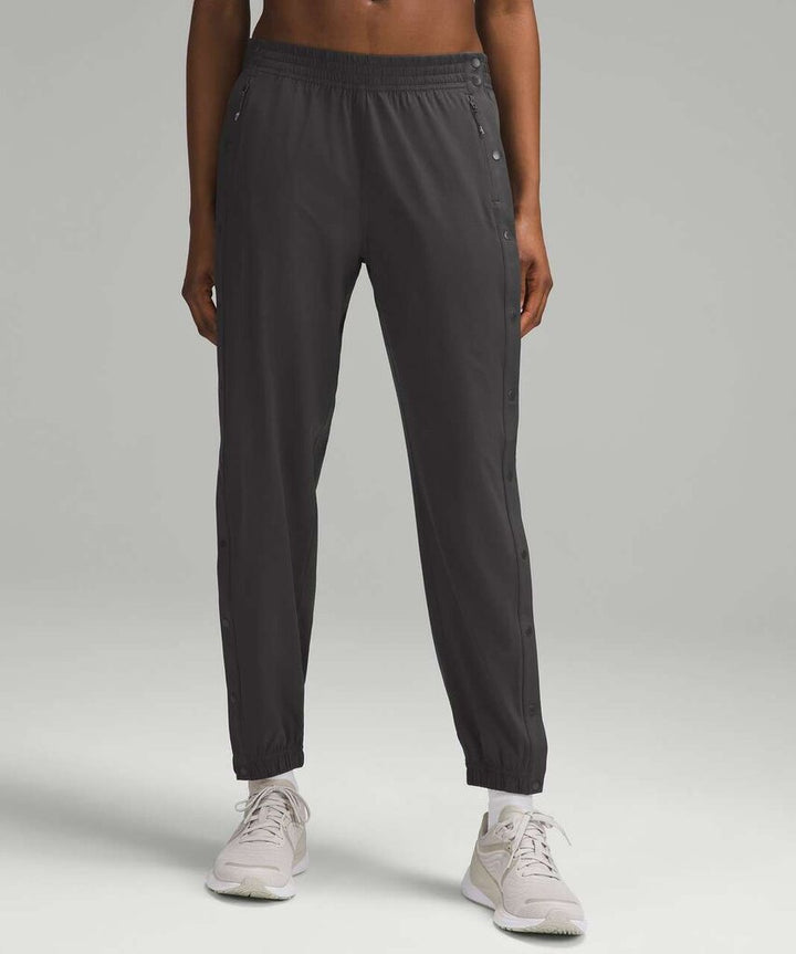 Lululemon Tear-Away Mid-Rise Track Pant in Graphite Grey - Size 6(Retails $128)